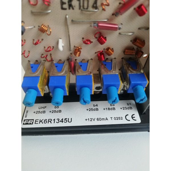 Amplificador entradas múltiples montadas en poste